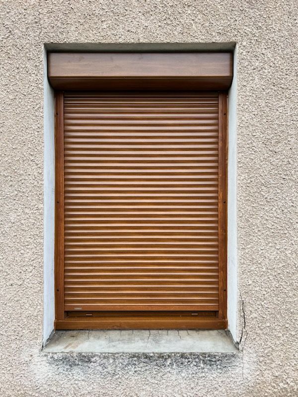 Fenêtre et volet couleur chêne doré