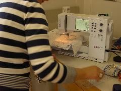 Mit dem Stickcomputer lassen sich sogar Kuscheltiere herstellen.