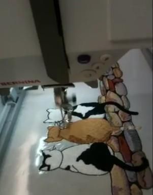 und dann einen Vorhang genäht.	
