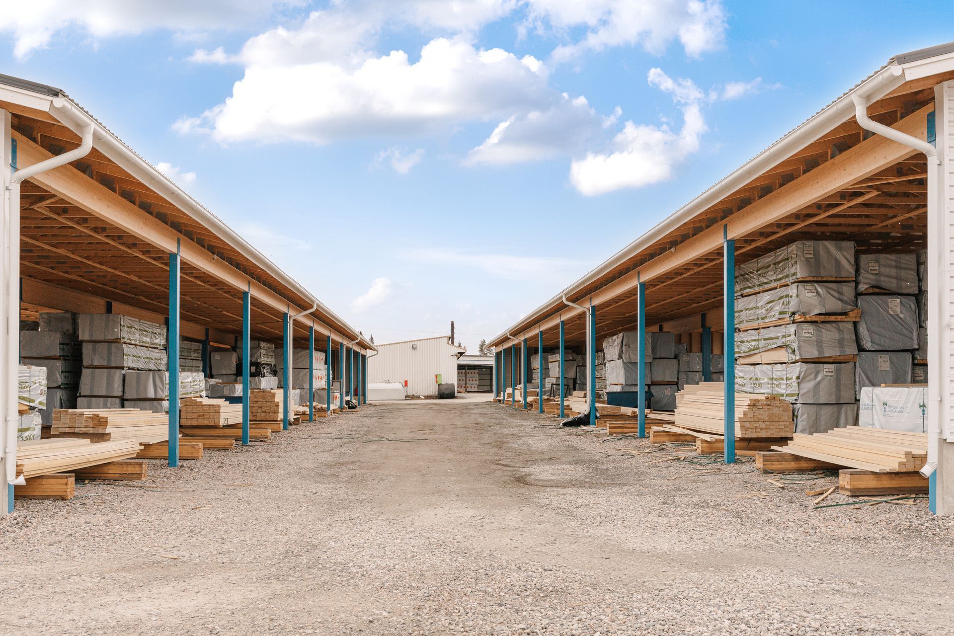 Taustalla sininen taivas