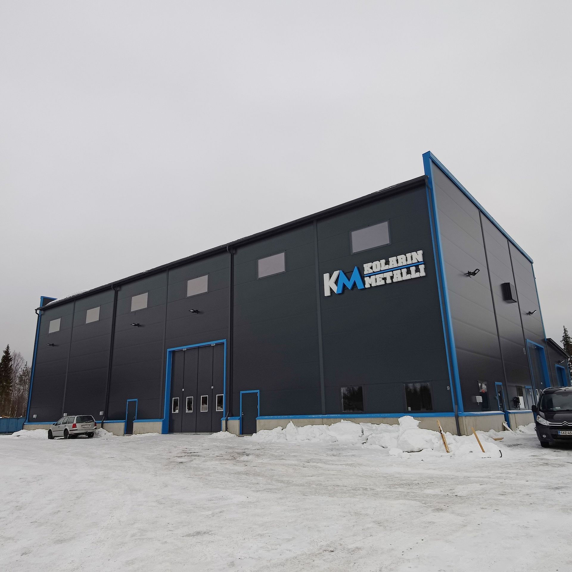 Suuri musta rakennus