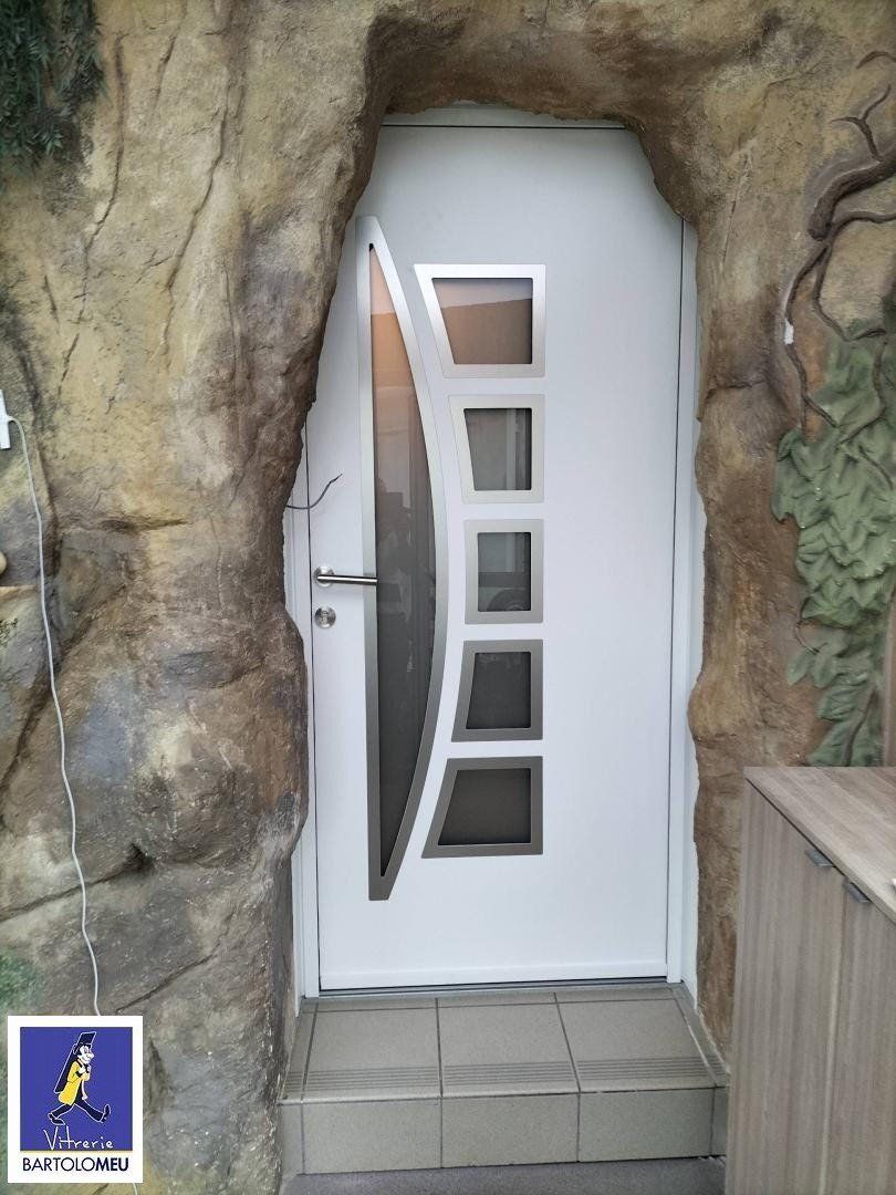 Porte d'entrée marque K-Line blanche 