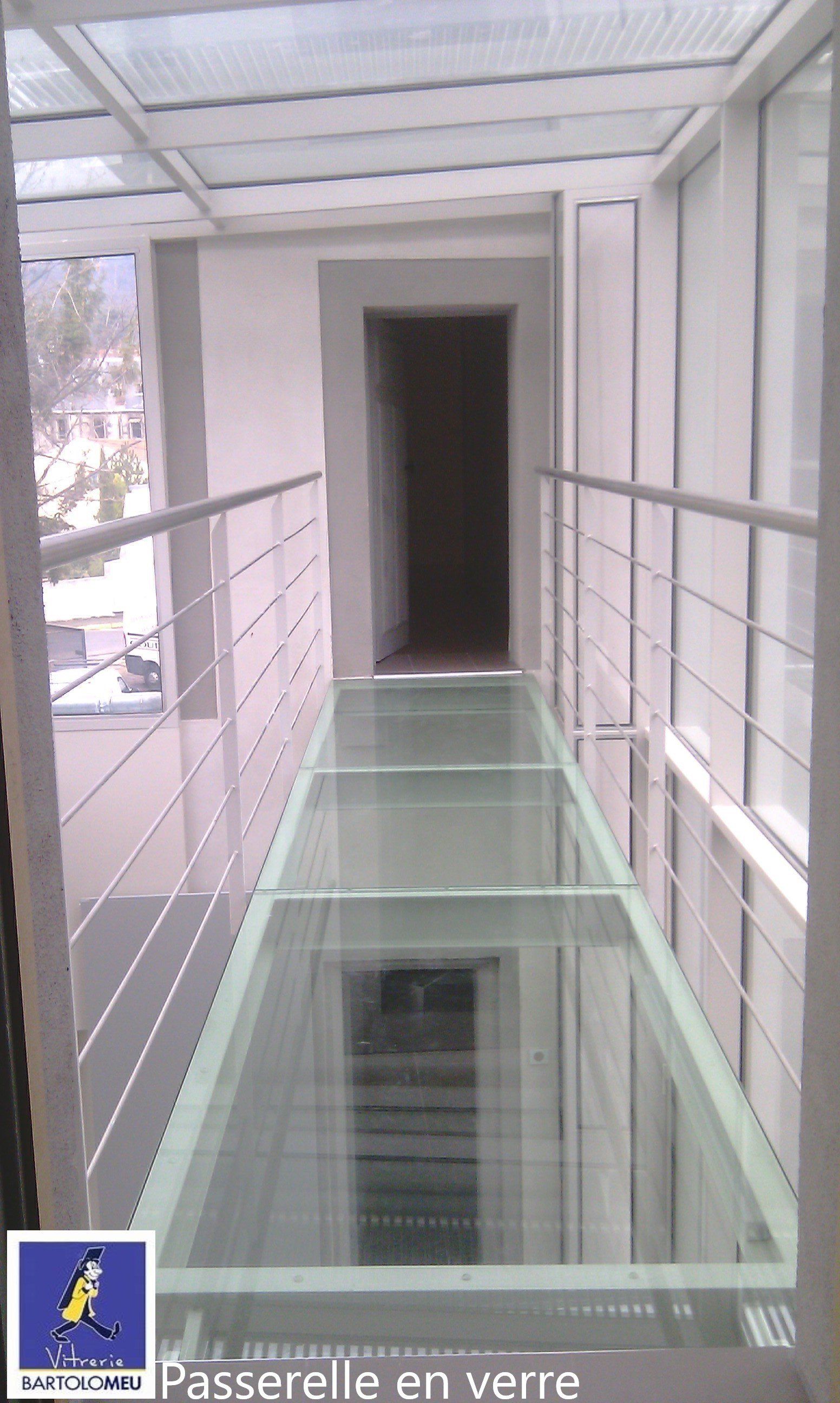 Passerelle intérieur vitrée