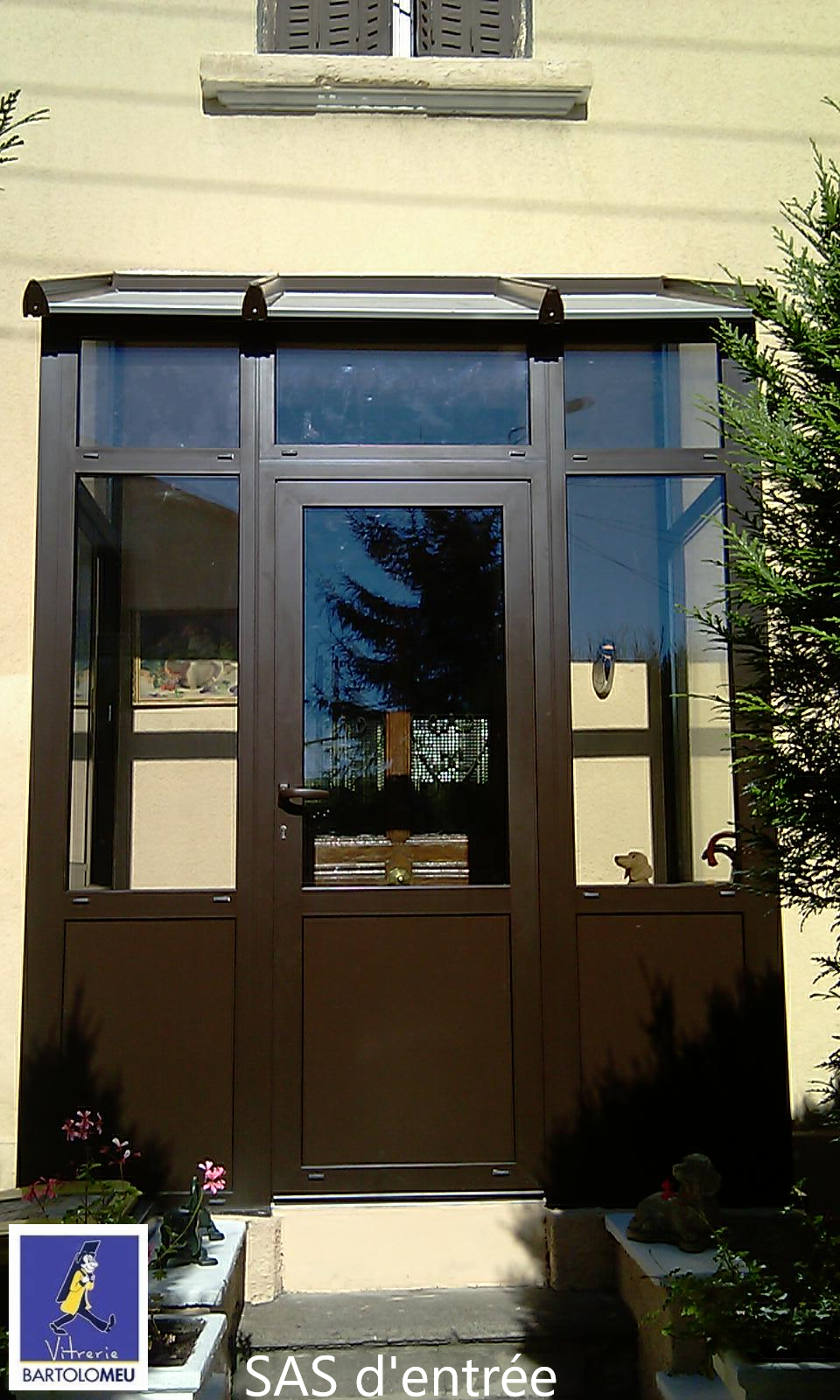 Sas d'entrée vitré avec porte vitrée 