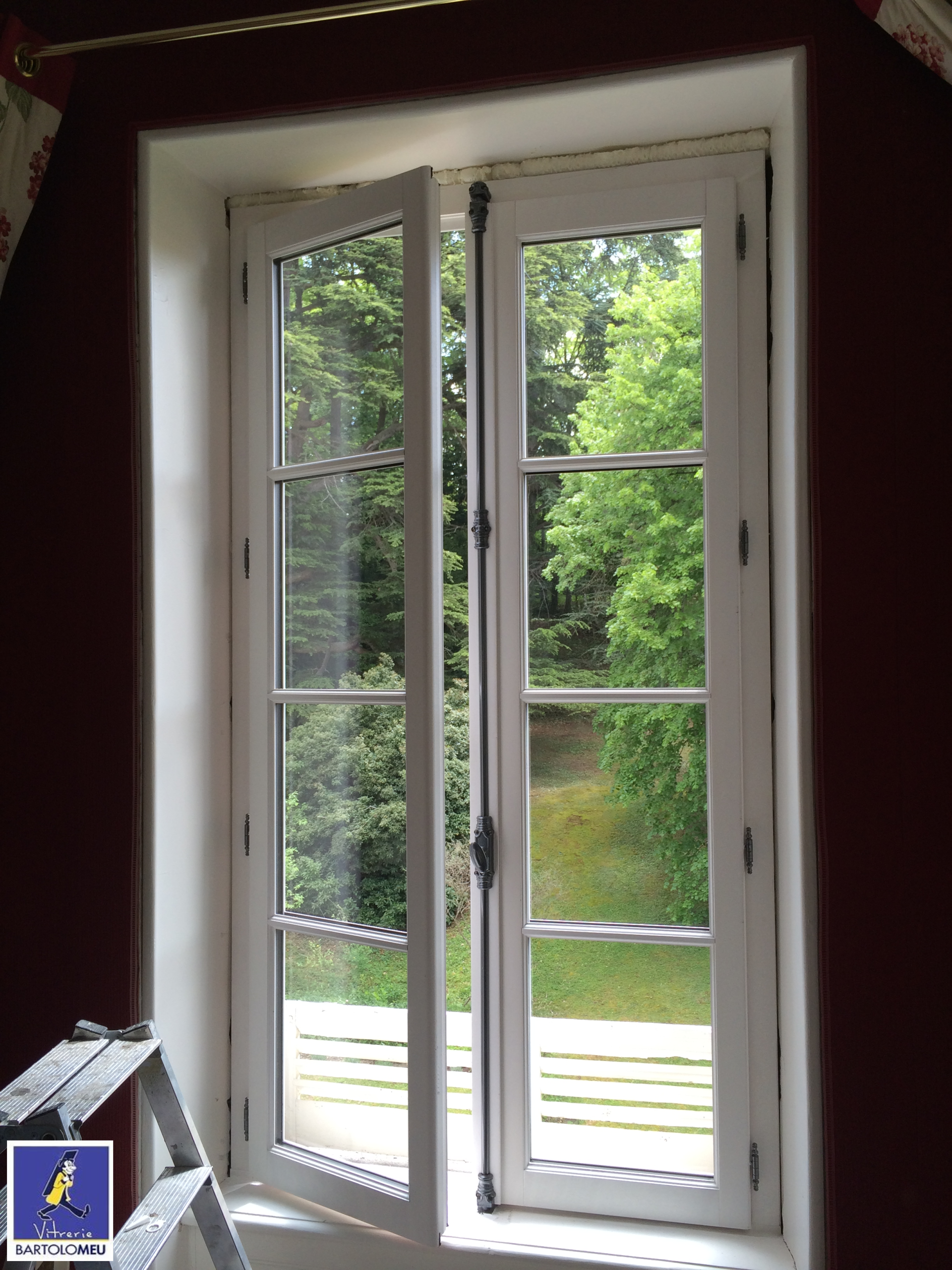 Fenêtres blanches vues de l'intérieur