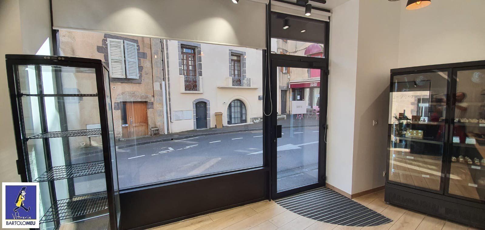 Intérieur boulangerie porte et fenêtre