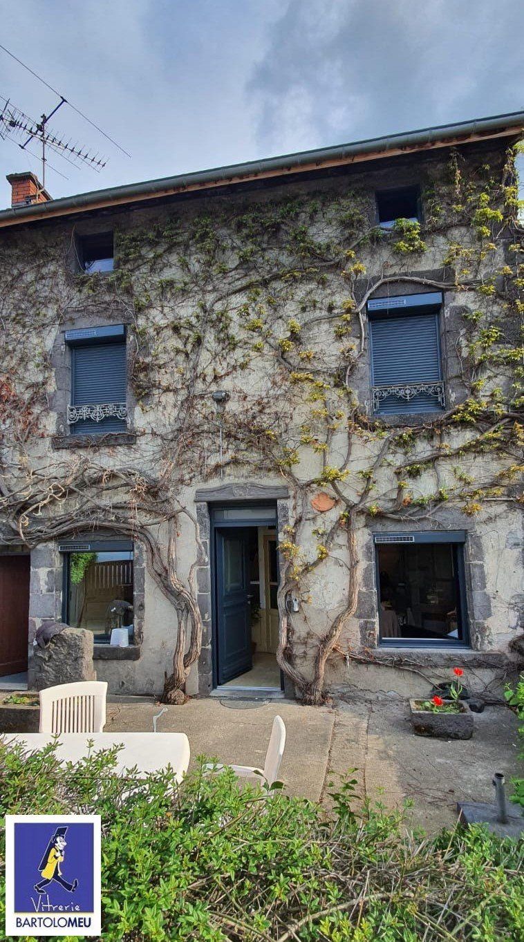 Extérieur chalet avec végétation sur la façade