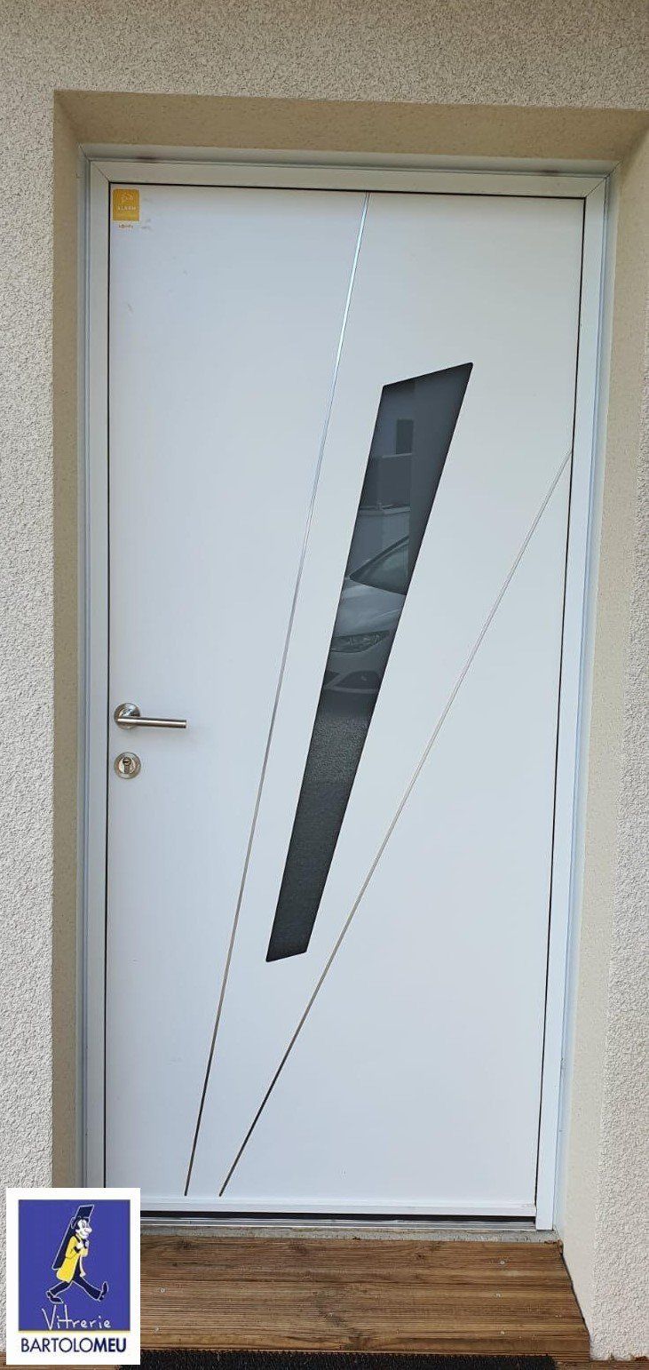 Porte d'entrée blanche