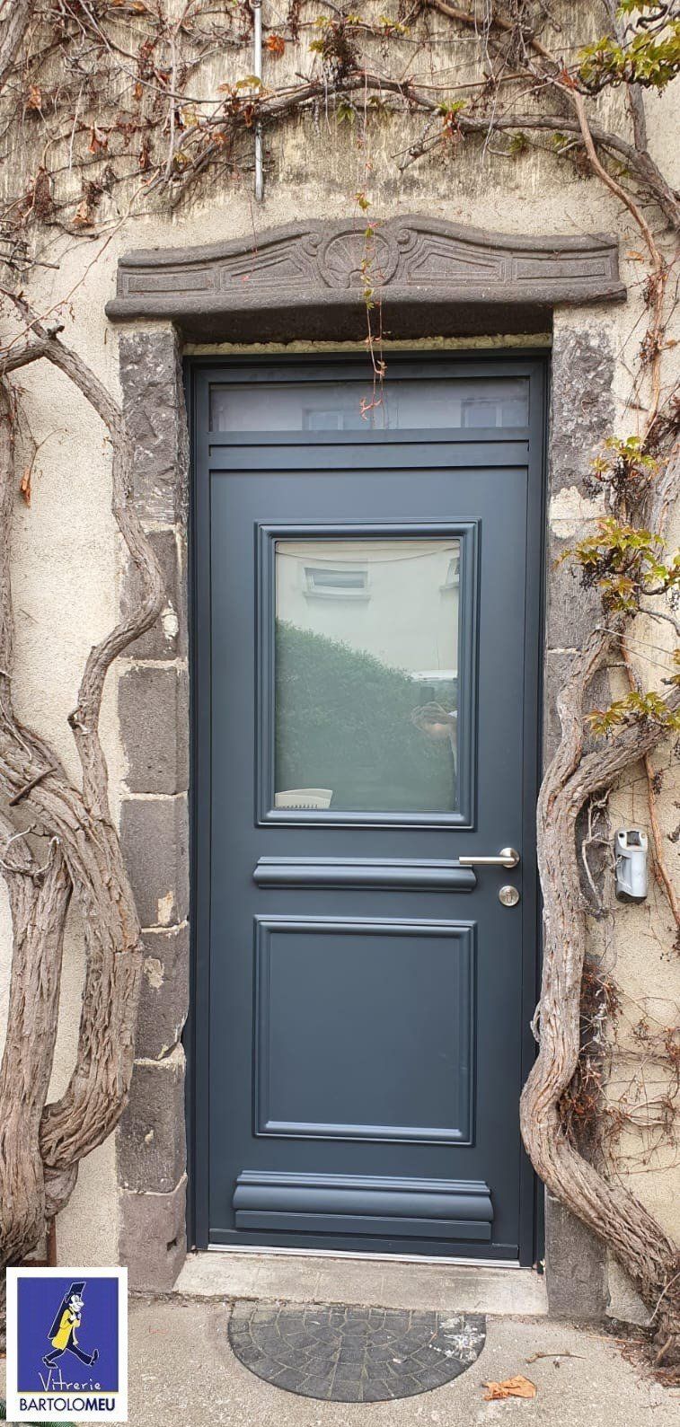 Porte d'entrée noire chalet 