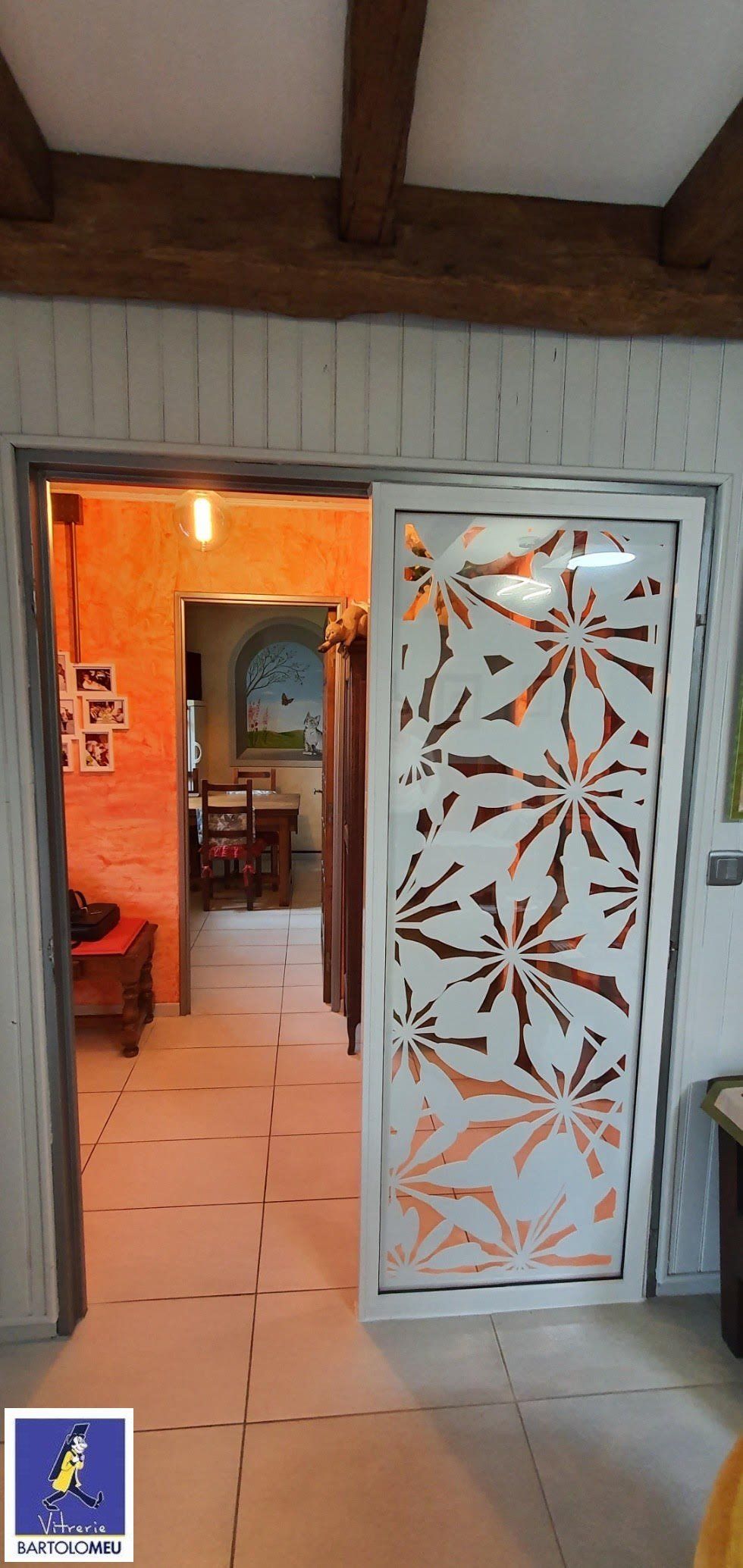 Portée avec motif gris en intérieur