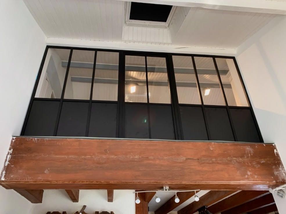 Mezzanine avec verrière vue du bas