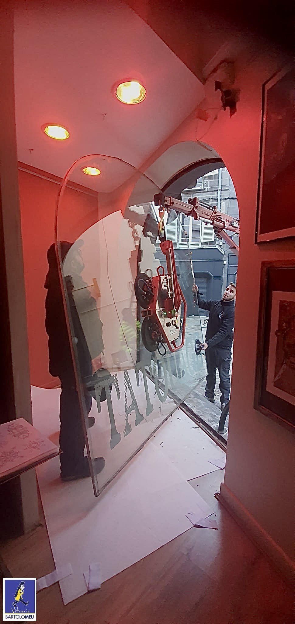 Remplacement vitrage d'une devanture d'un tatoueur