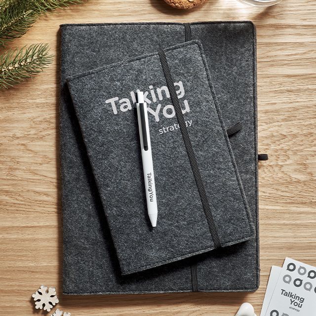 Carnet gris avec stylo personnalisé