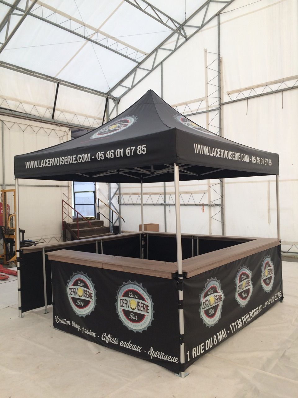 Kiosque couvert noir