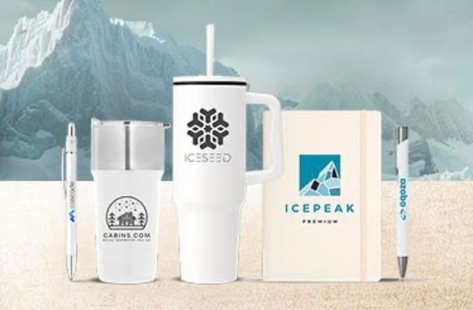 Gobelets, stylos et carnet personnalisés dans les tons blancs