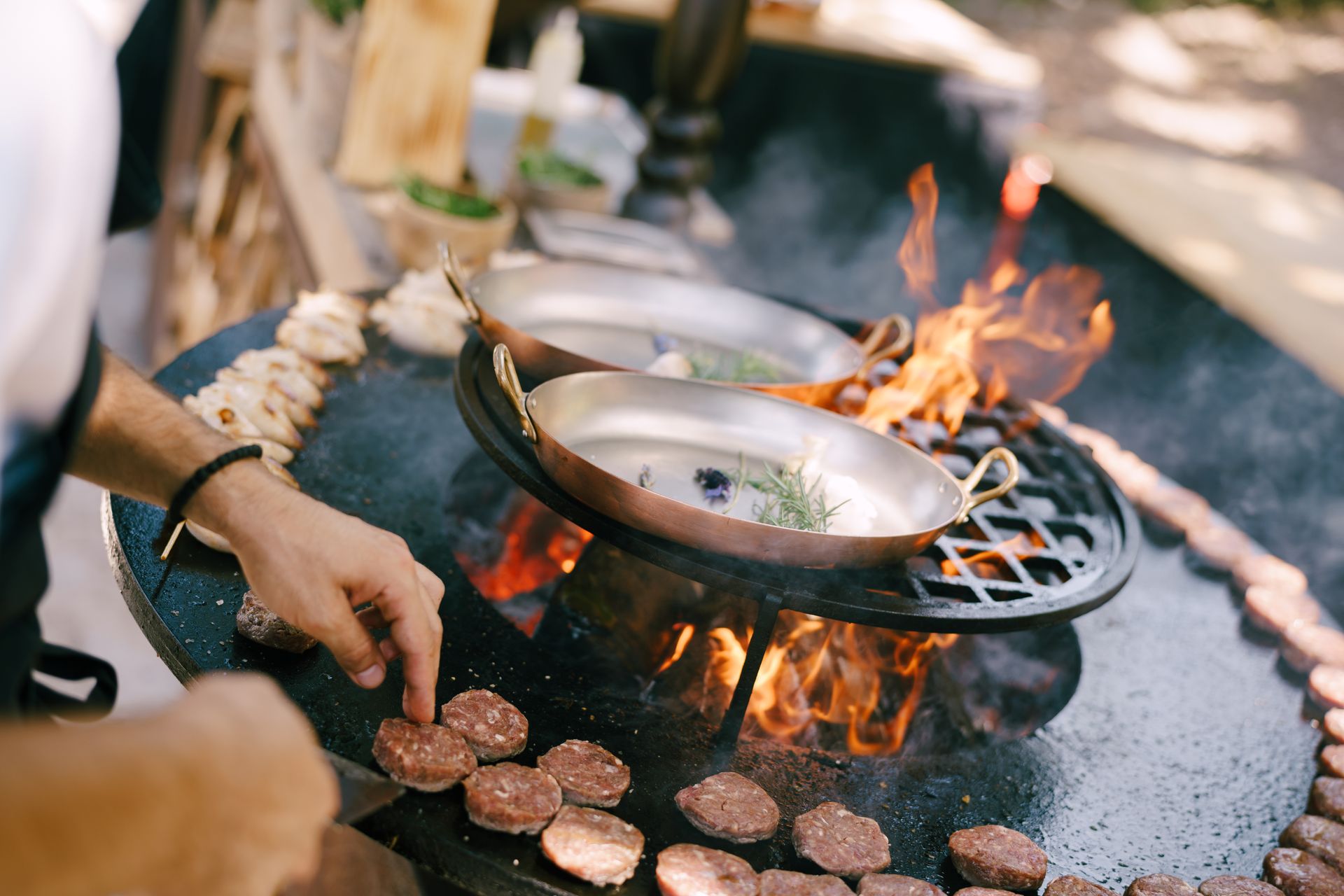 Grillades sur un braséro