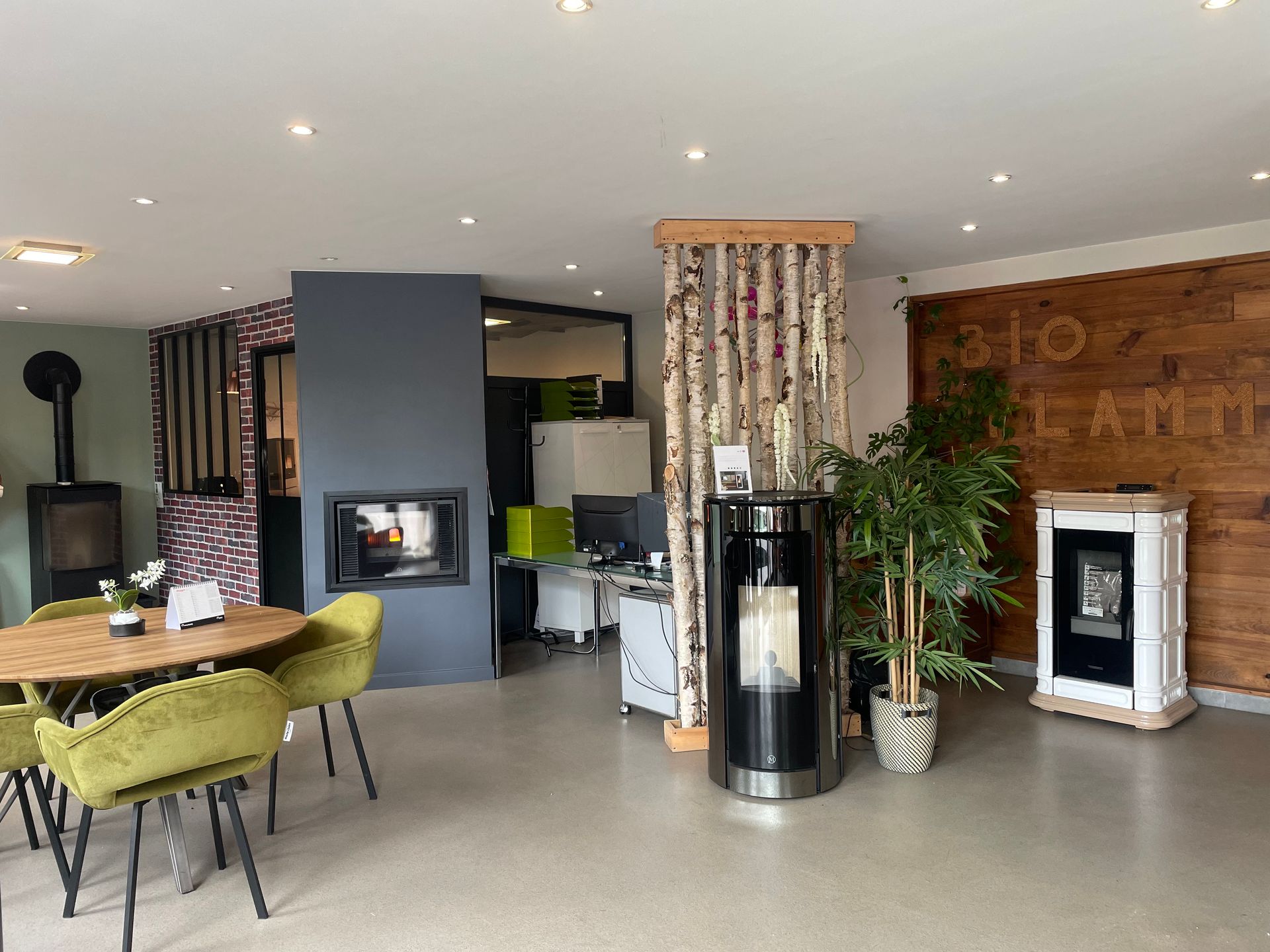Showroom de l'entreprise avec des mises en situations