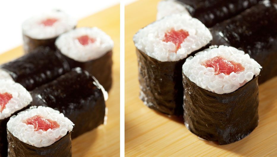 Dos imágenes de rollos de sushi en una tabla de cortar de madera.