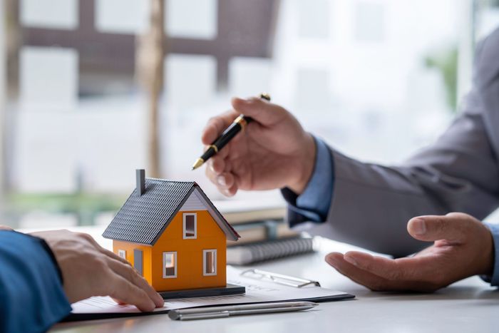 Les sociétés immobilières qui achètent des maisons et des terrains livrent les clés