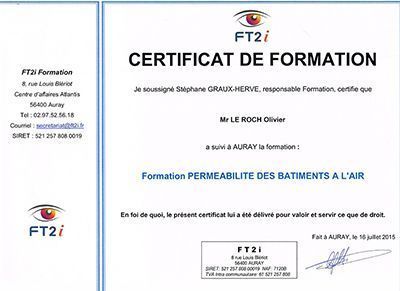 Certificat de formation FT2i, fond et texte sur la perméabilité des bâtiments à l’air.
