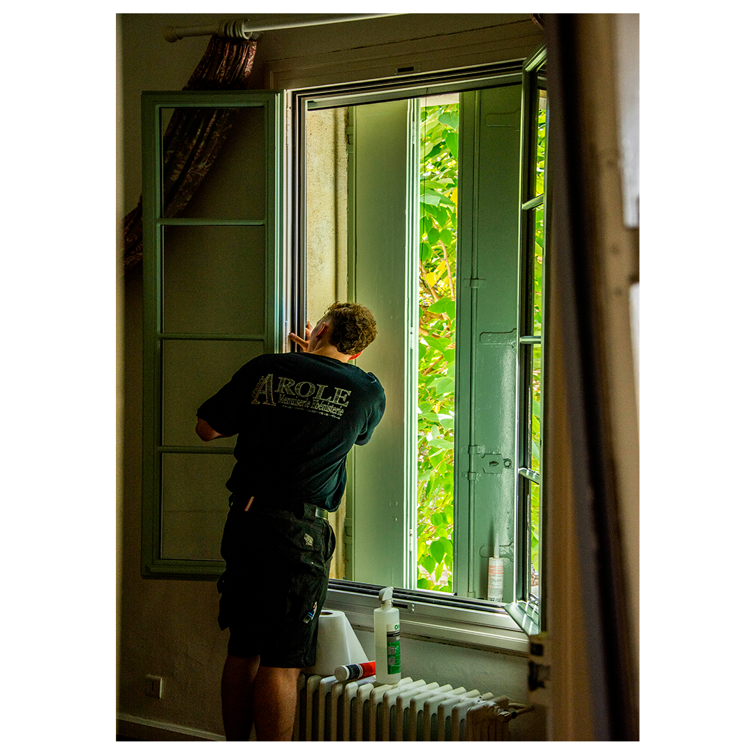 Fenêtre à double vitrage d'Arole, performance énergétique optimale pour les habitations à Nîmes.