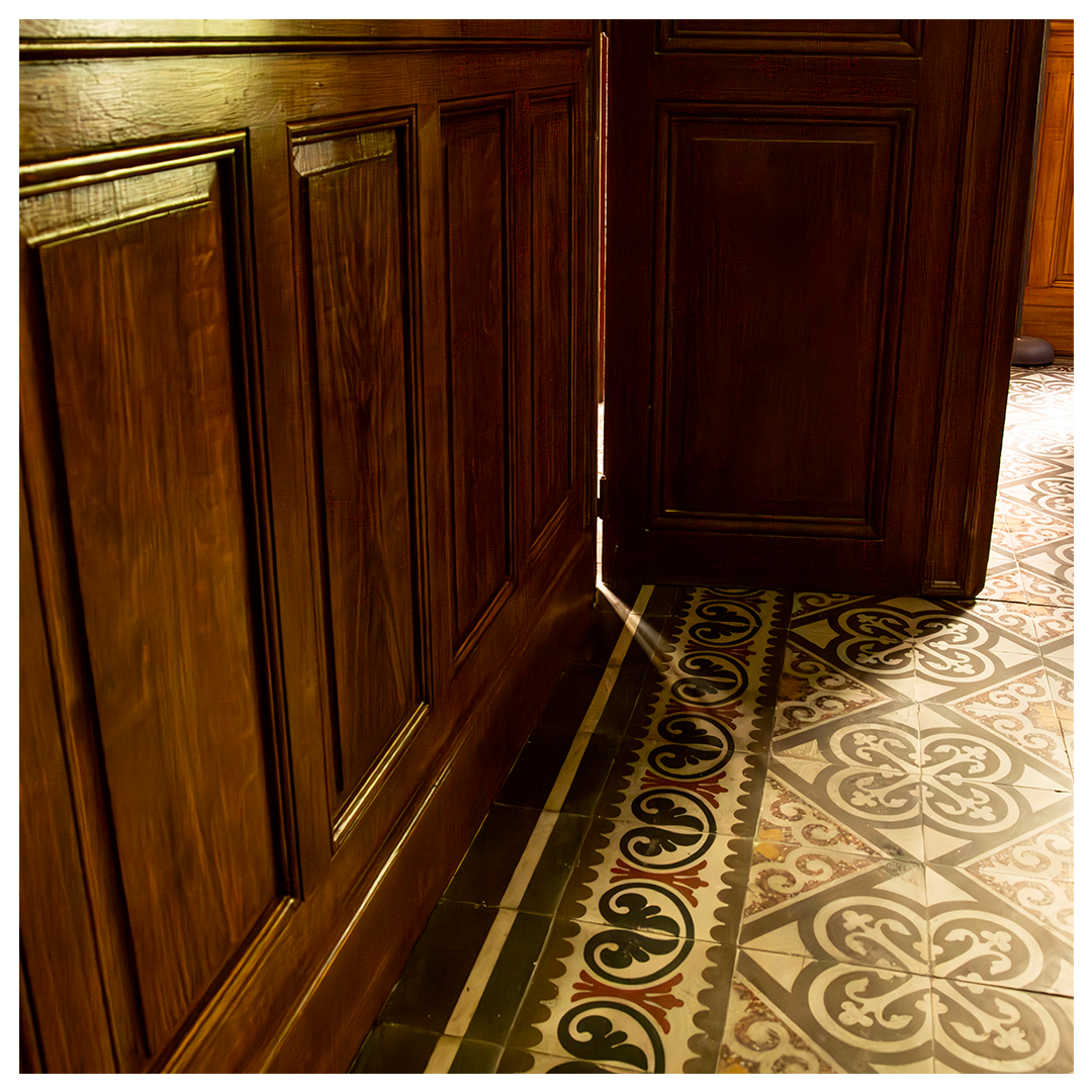 Détails d'une porte-fenêtre intérieure par Arole, idéale pour séparer les pièces à Nîmes.