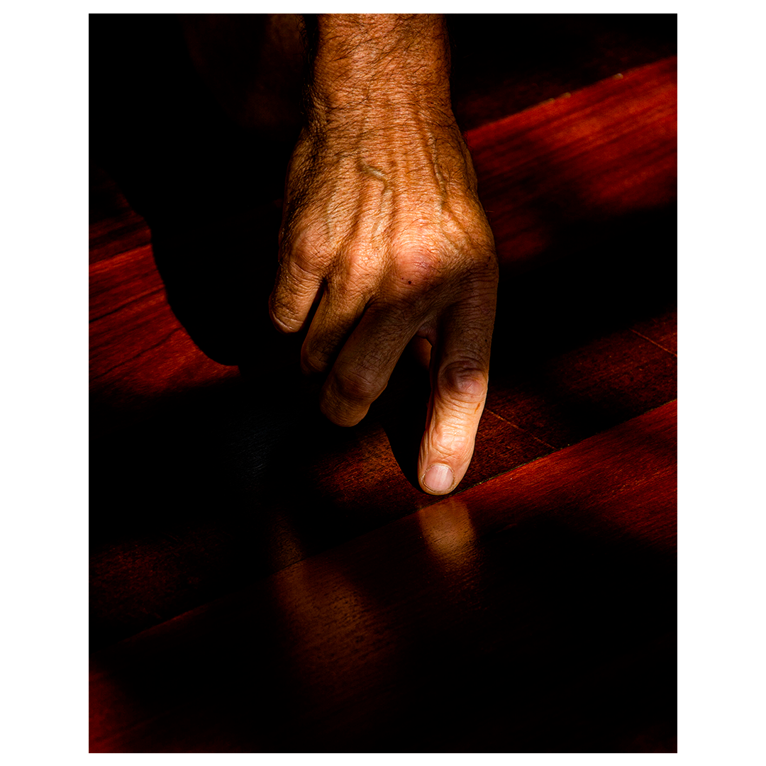Jeu de lumière sur un parquet en bois, création d'Arole, Nîmes