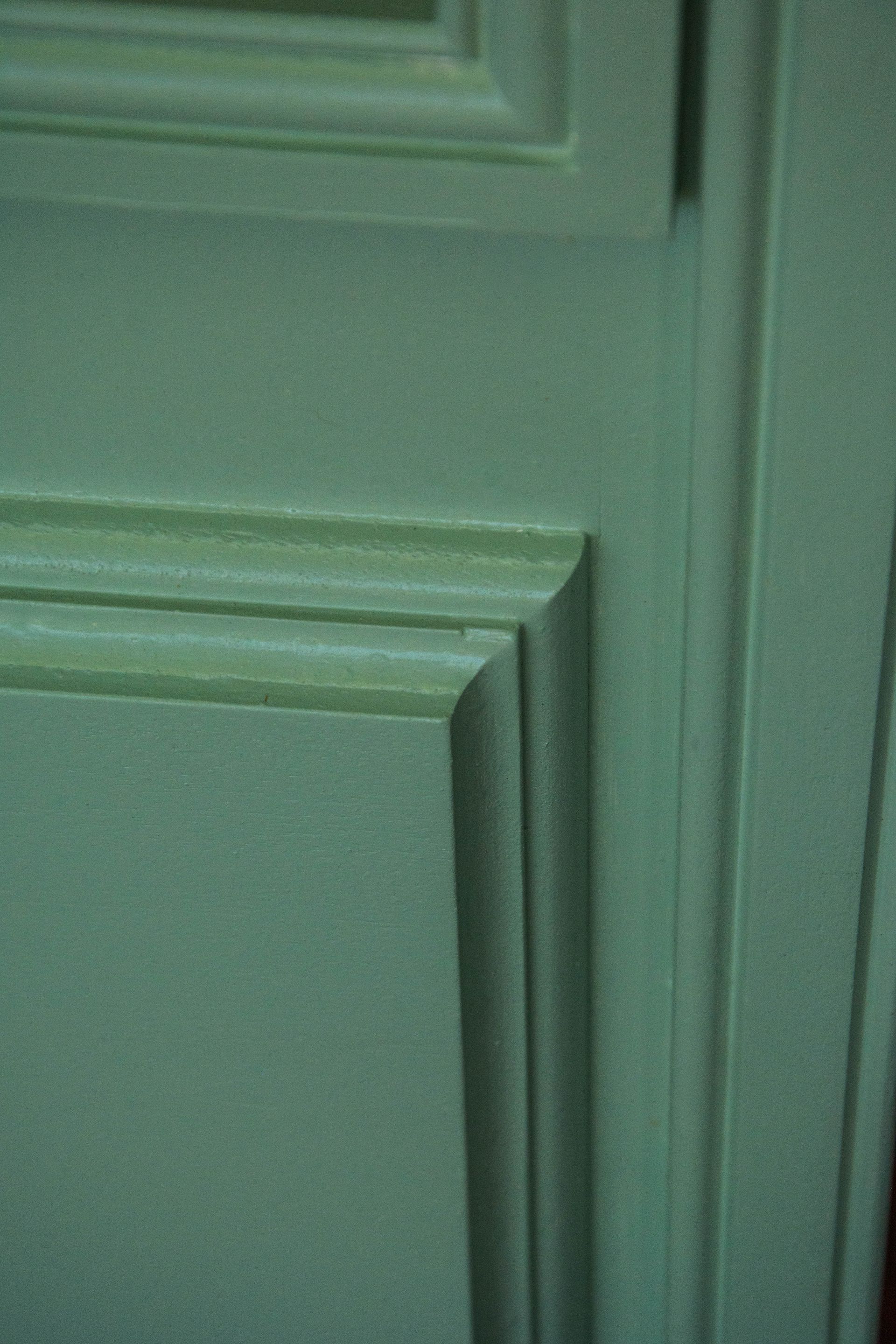 Volets en bois peints en vert, travail d'Arole, menuiserie à Nîmes