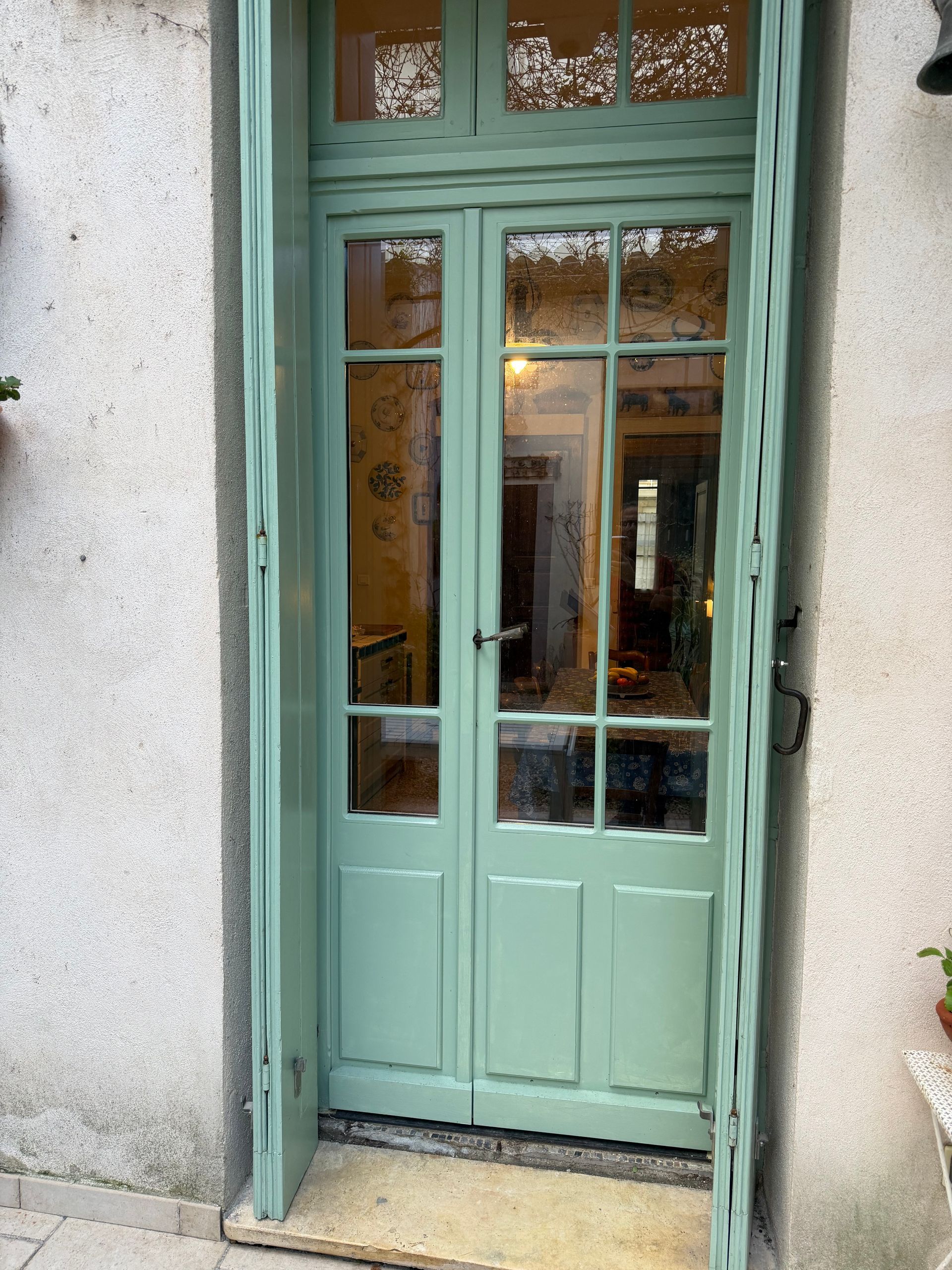 Porte d'entrée bleue turquoise