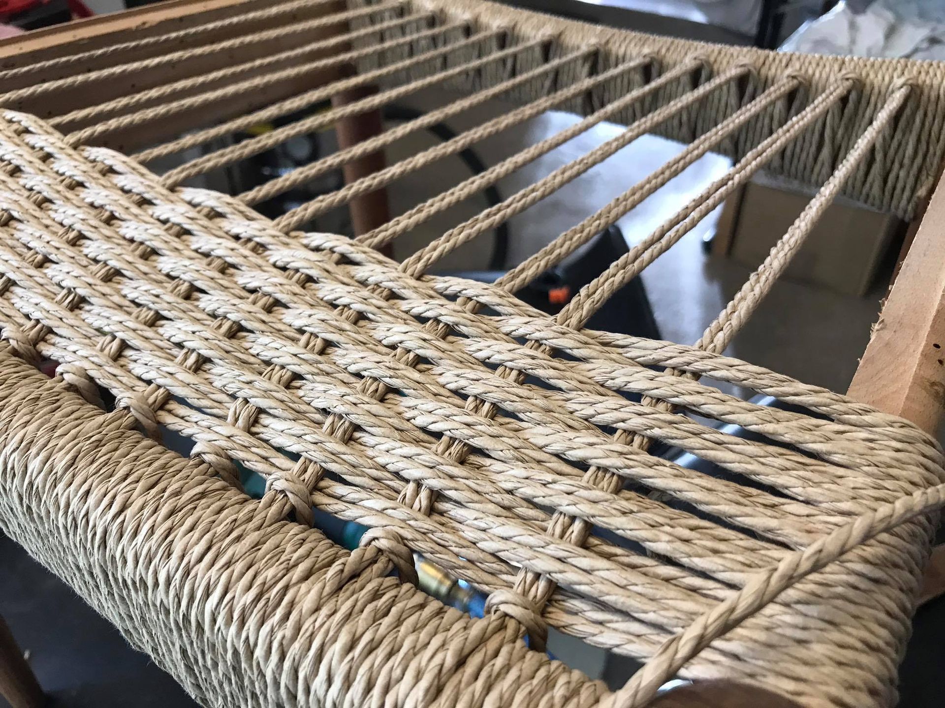 Cordage danois sur chaise scandinave