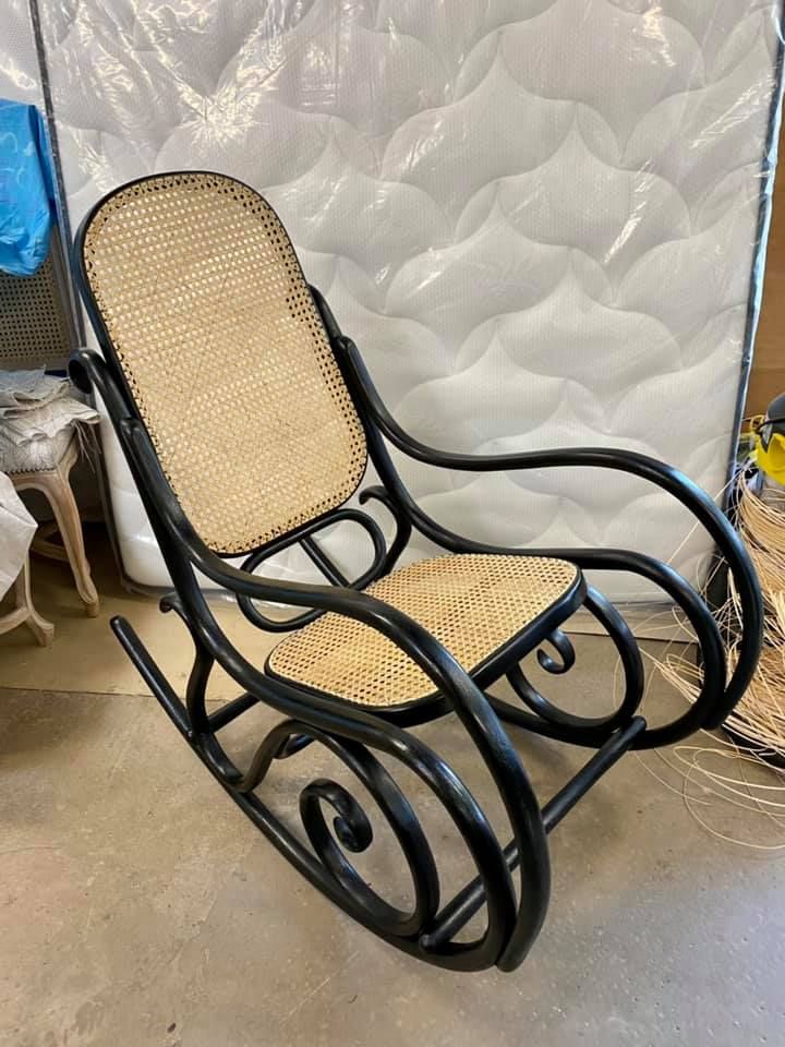 Cannage sur chaise basculante noire