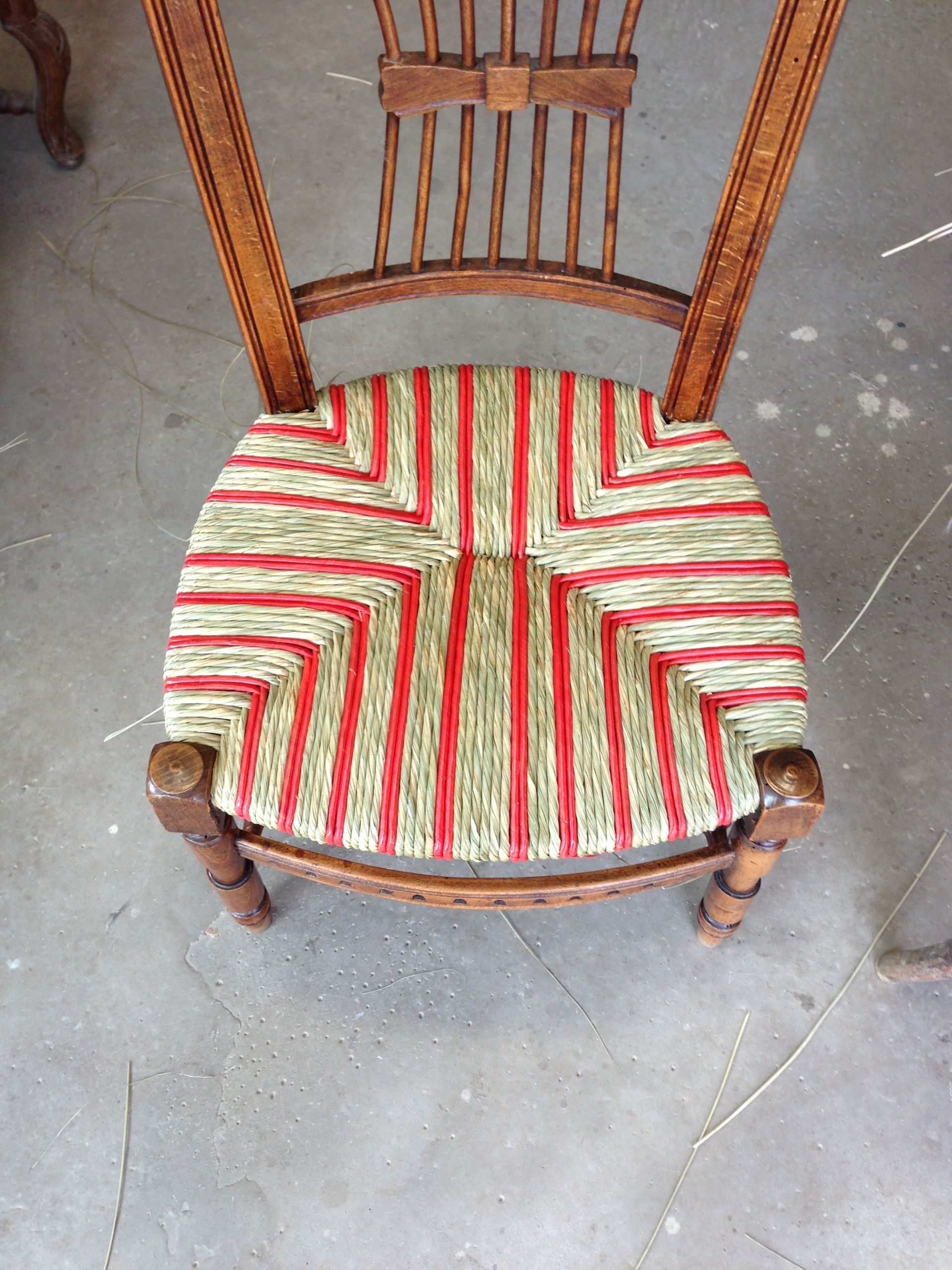 Rempaillage couleur naturel et rouge