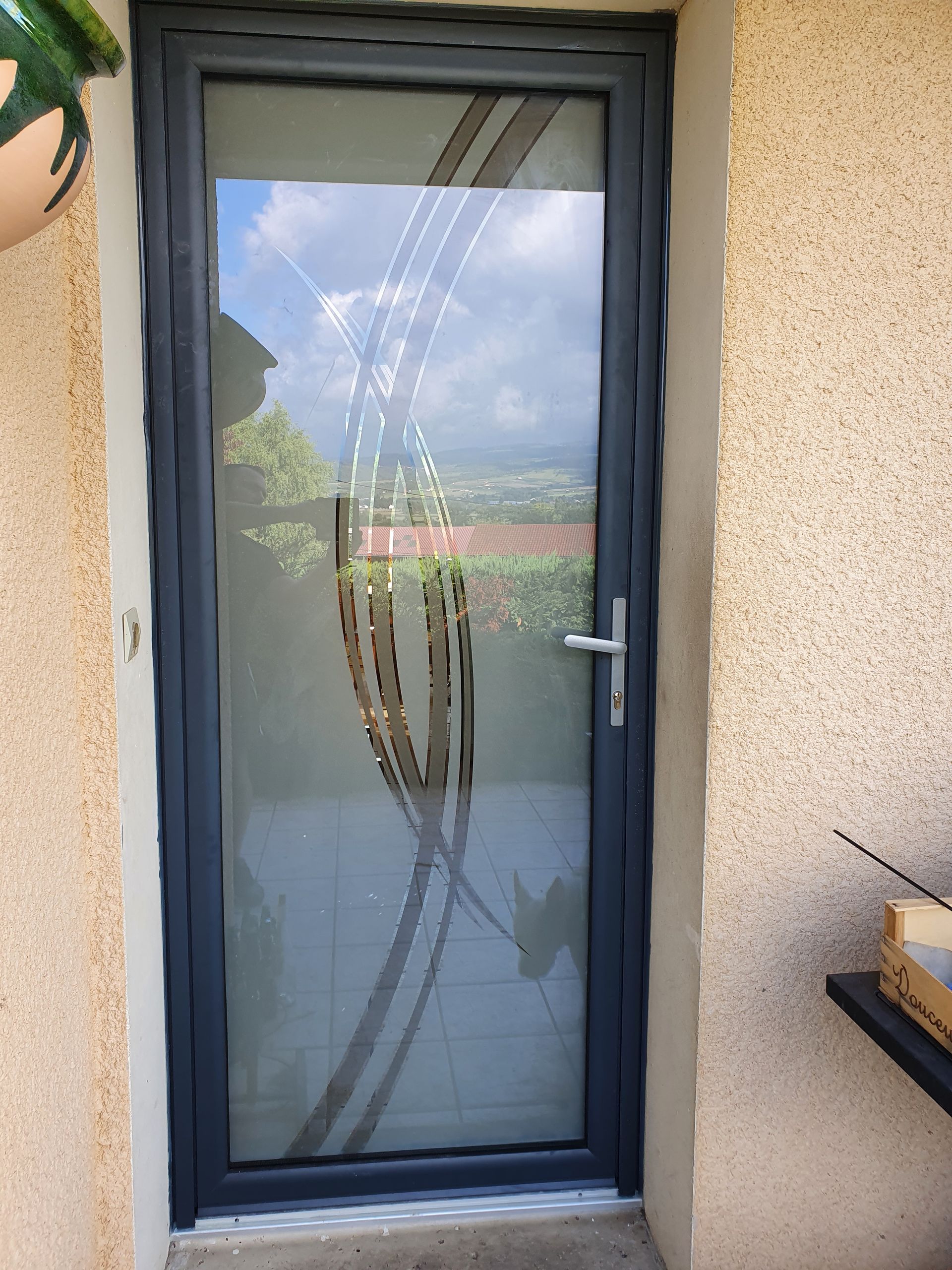 Porte d'entrée vitre et motif