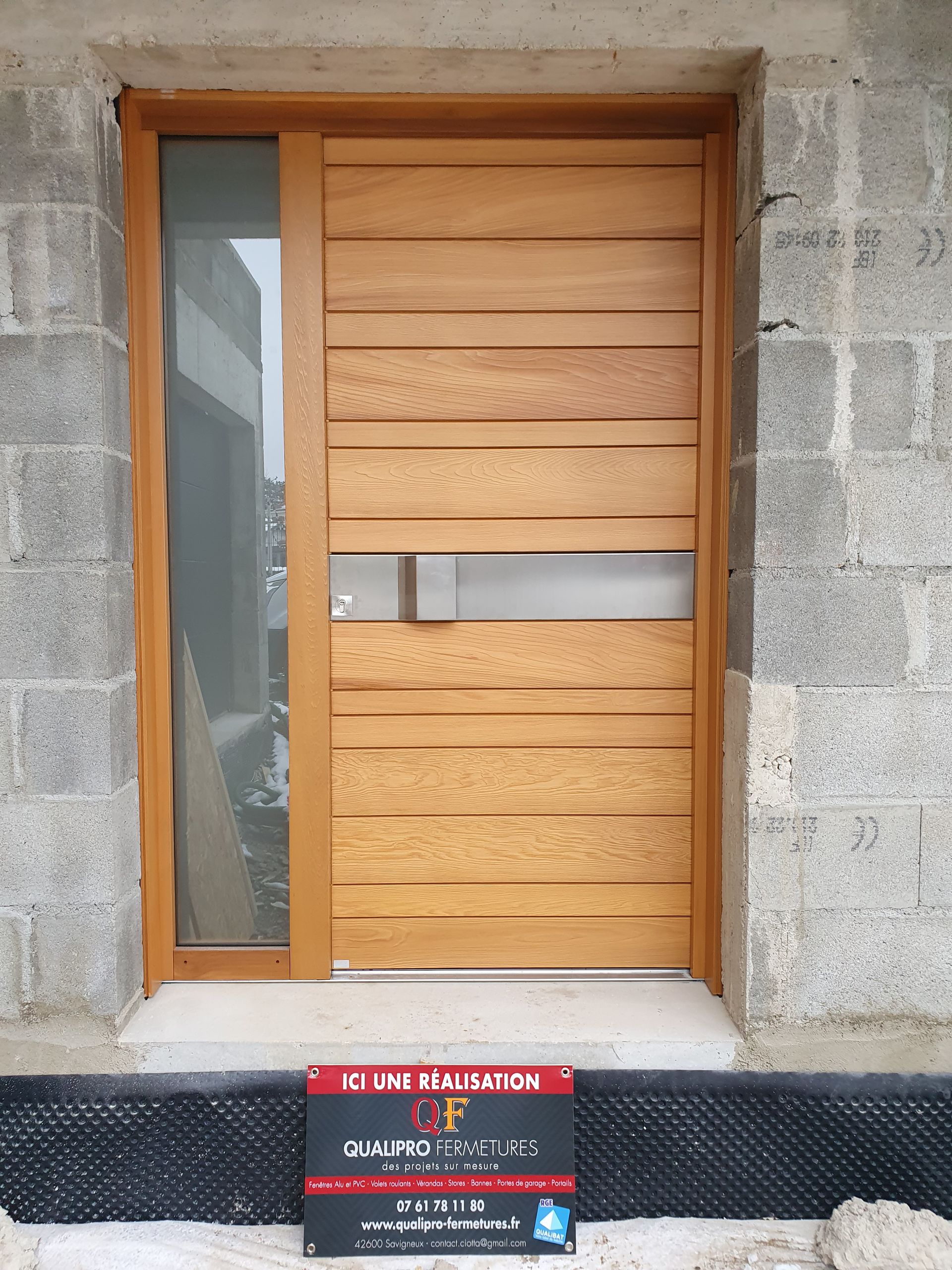 Porte d'entrée en bois