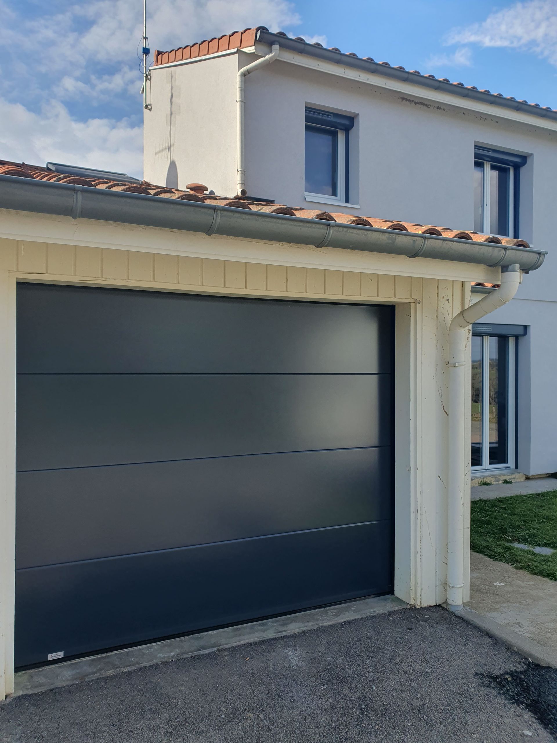 Porte de garage et maison