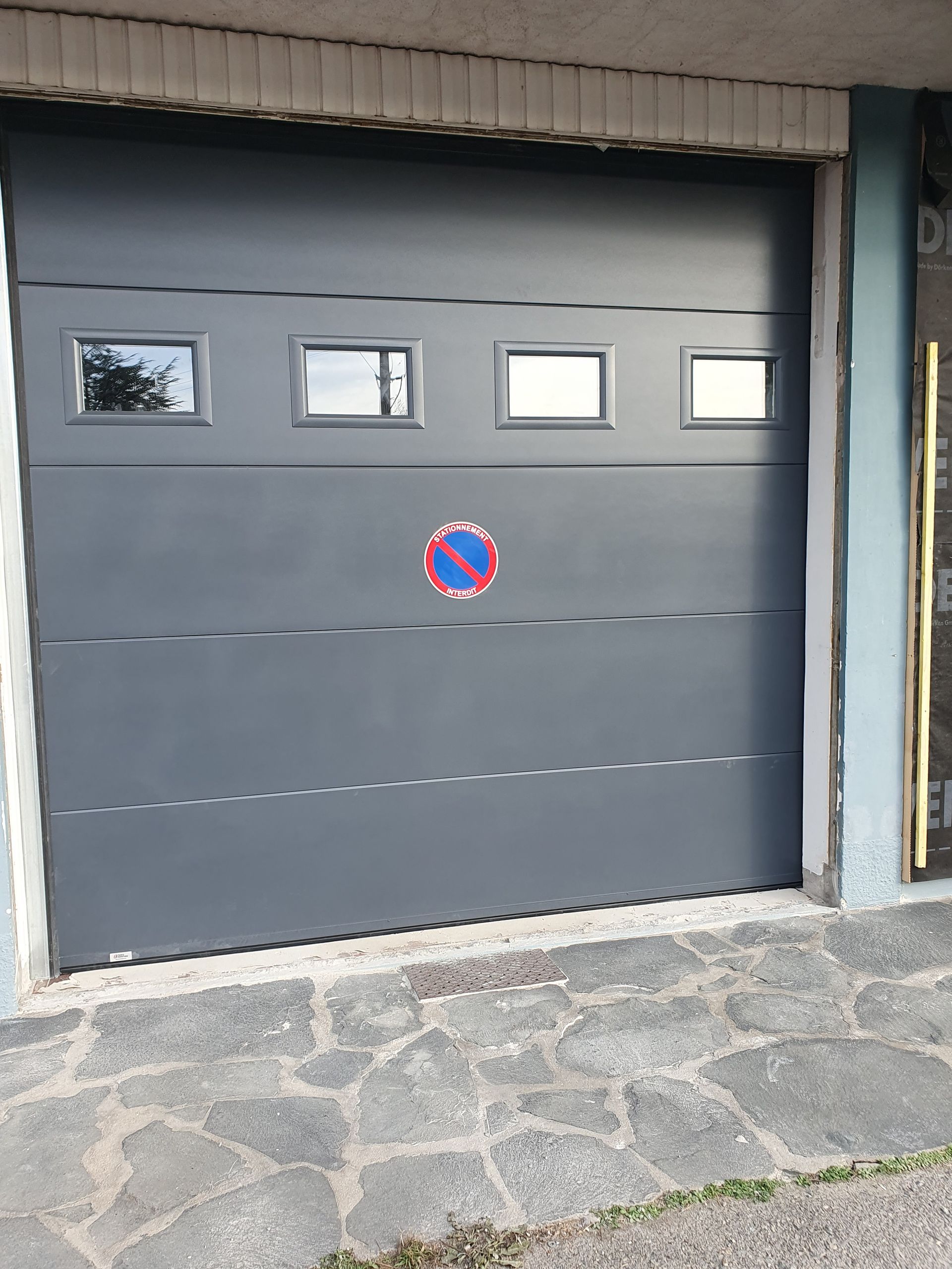 Porte de garage vitrée