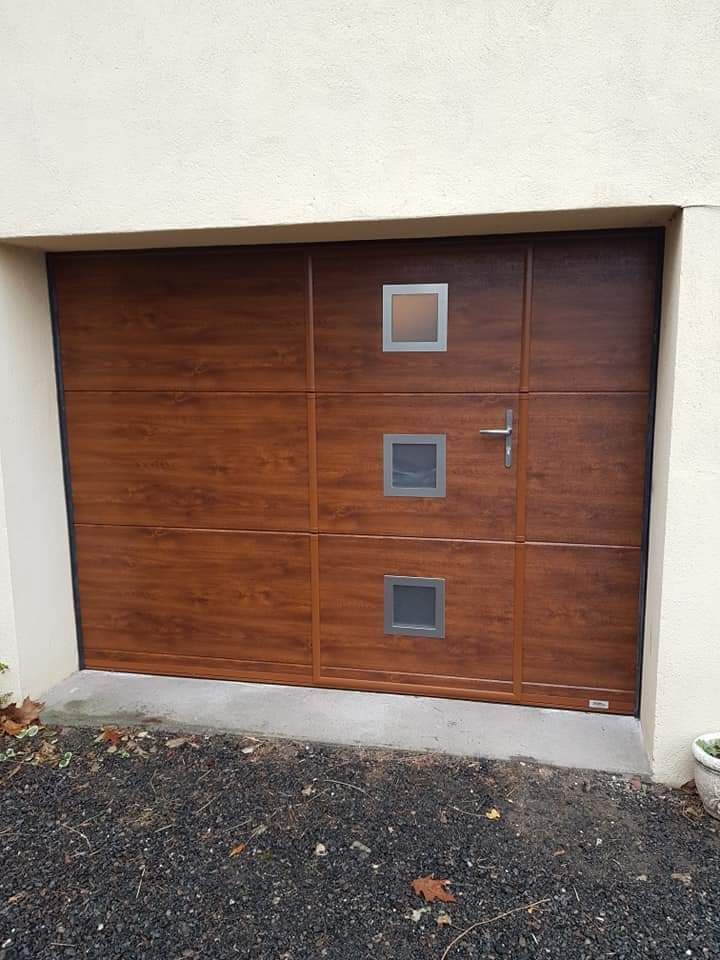 Porte de garage en bois
