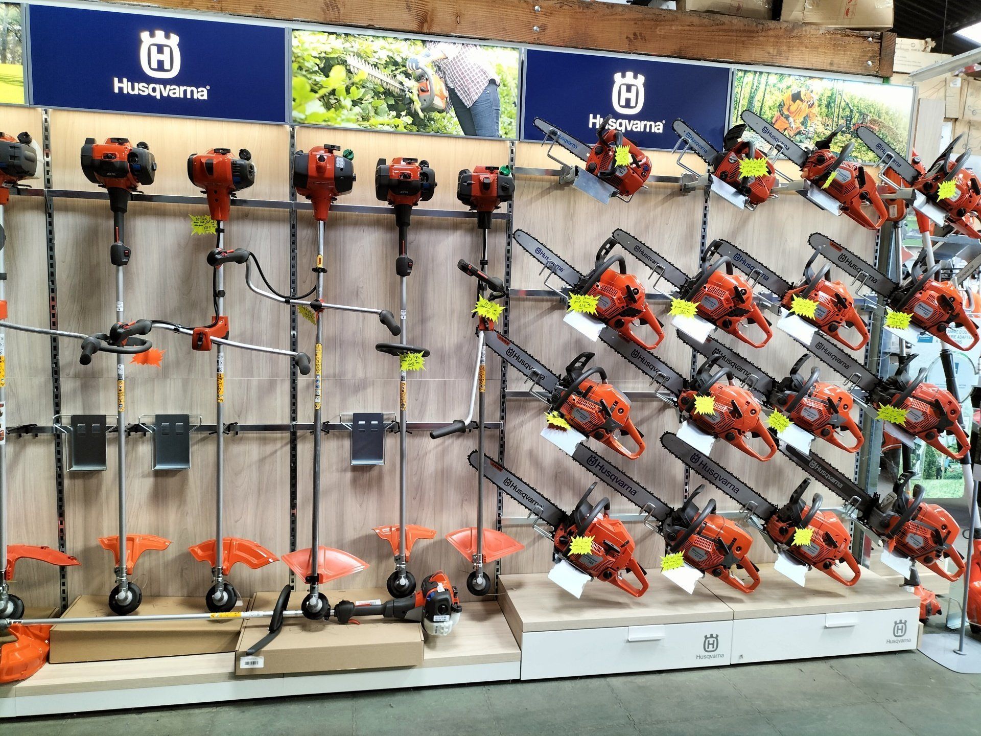 Un rayon dédié aux tronçonneuses et taille-haies