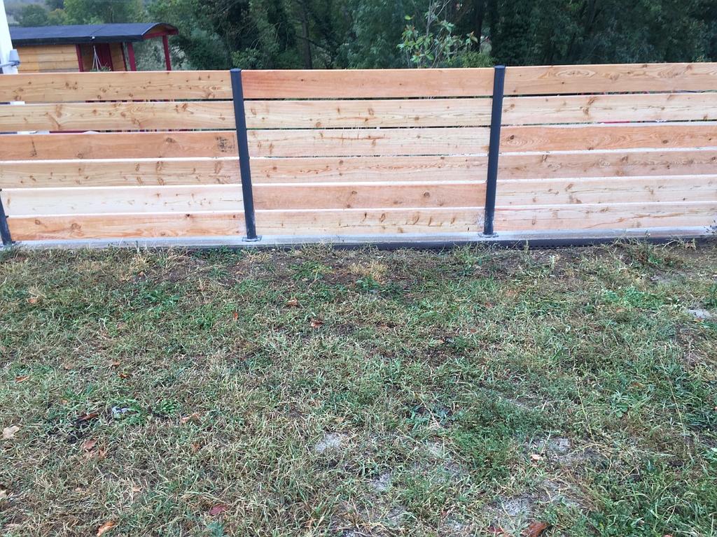 Clôture en bois de faible hauteur