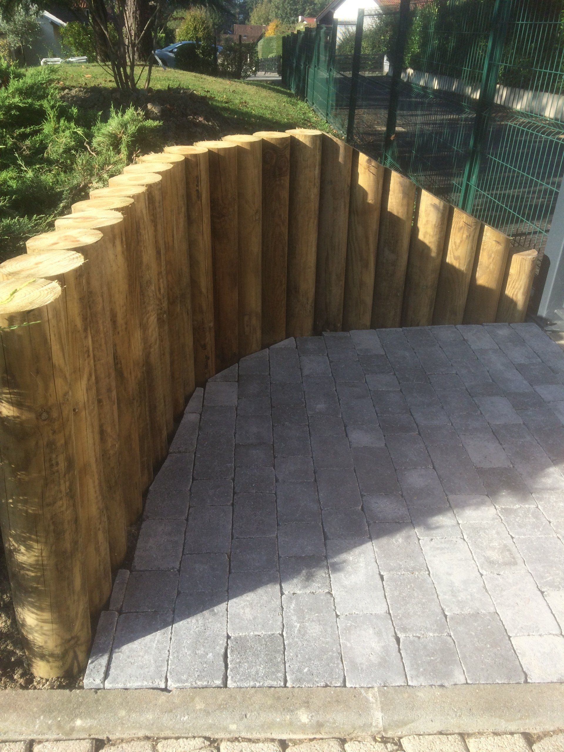 Muret en bois arrangé verticalement