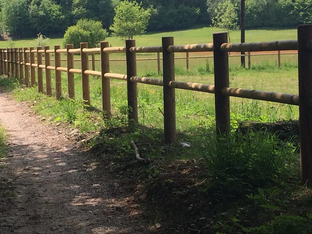 Clôture en bois simple