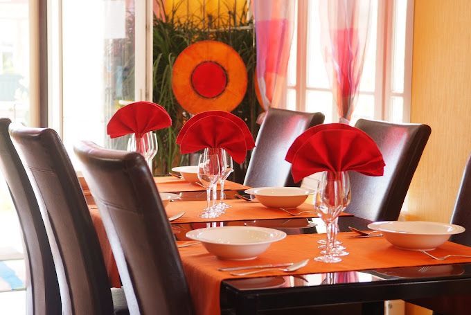 Tables dressées au restaurant Le Numide