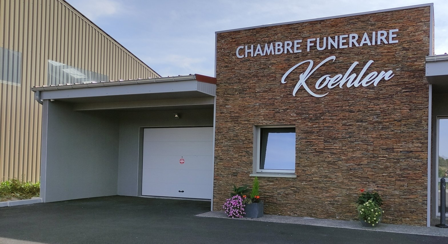 Vente d'articles funéraires  urnes et plaques funéraires