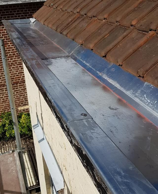 Une gouttière.