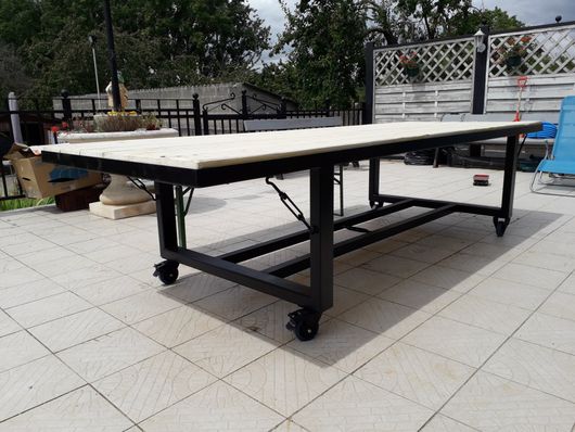 Grande table de jardin avec bancs métal et bois