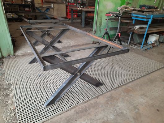 Base table industrielle pieds en croix