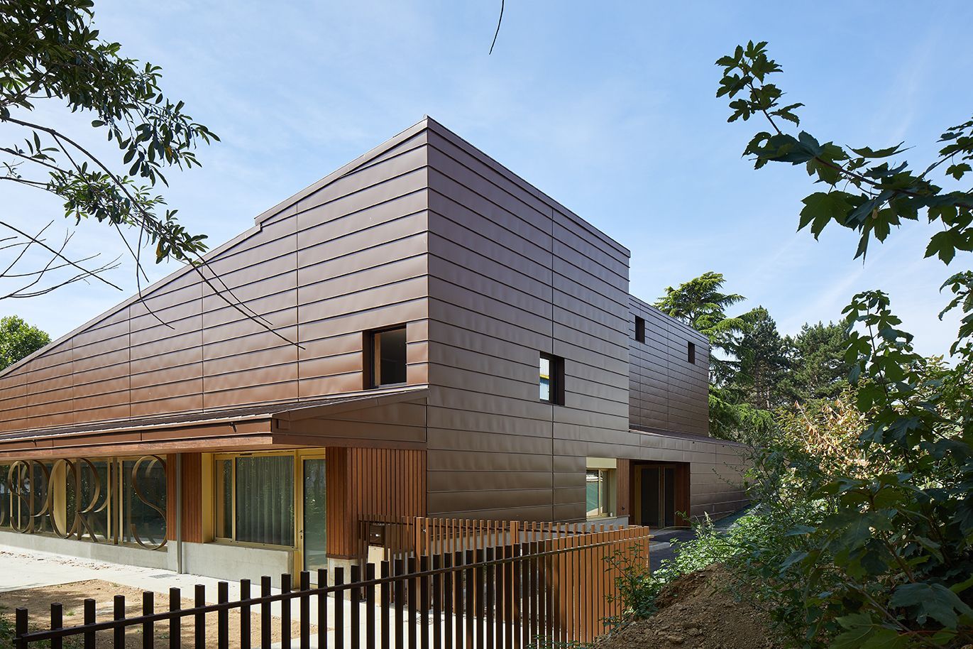Salle de sport en bardage métallique.