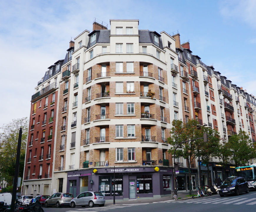 Réhabilitation en milieu occupé et requalification des espaces extérieurs - 107 logements + 6 commerces.