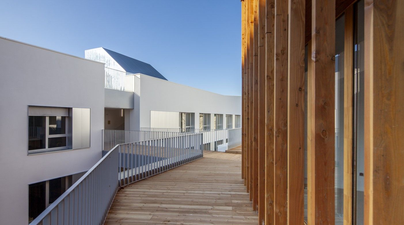 Restructuration d’un immeuble de bureaux en résidence étudiante de 145 logements - 28 rue du Colonel Pierre Avia PARIS 15e 3.