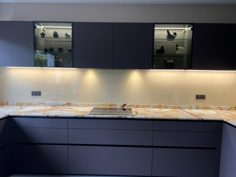 Crédence en verre d'une cuisine moderne